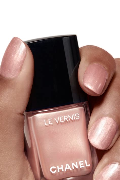 nouvelle egerie de chanel|vernis à ongles chanel.